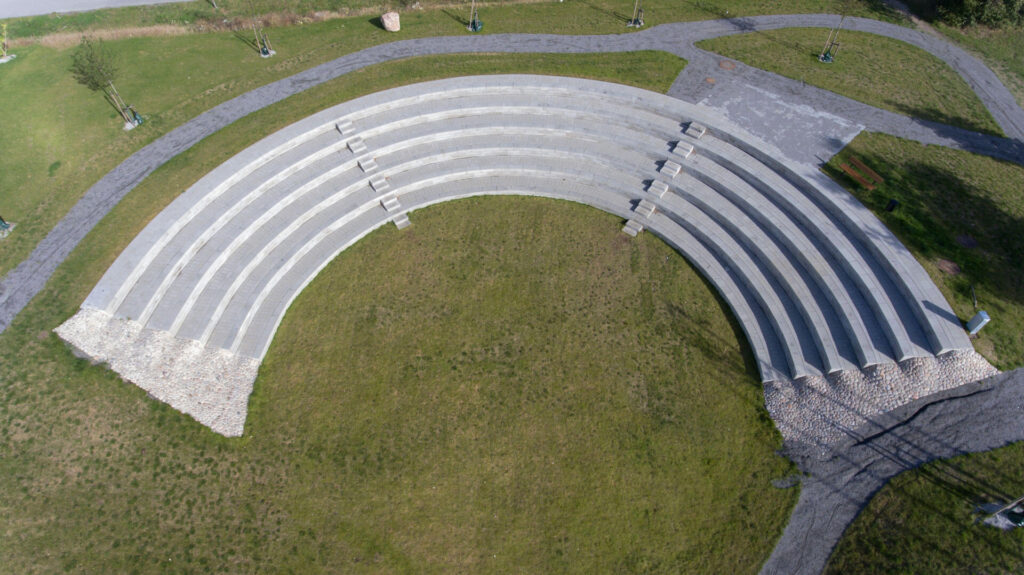 en amfiteater av betongblock